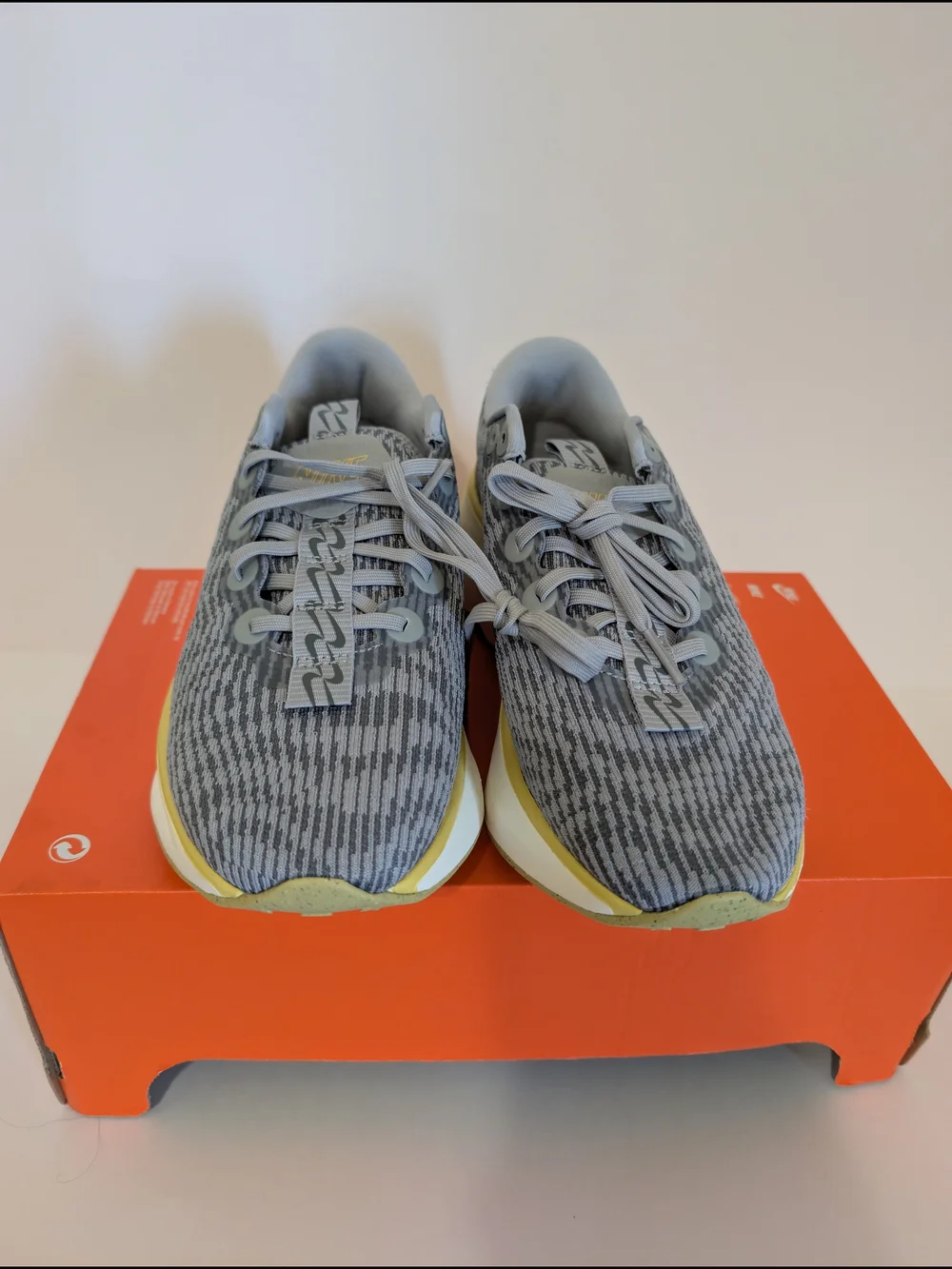 Nike Motiva LT smoke Grey UNISEX  Size Mens 7.5 Womens 9 BOX No Lid DV1237 005